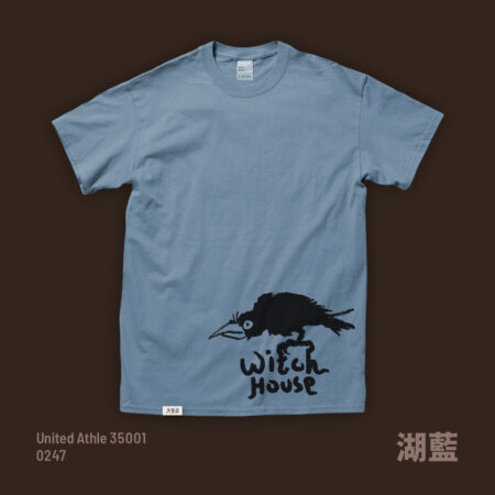 【女巫店週邊商品】女巫烏鴉插畫T－湖藍